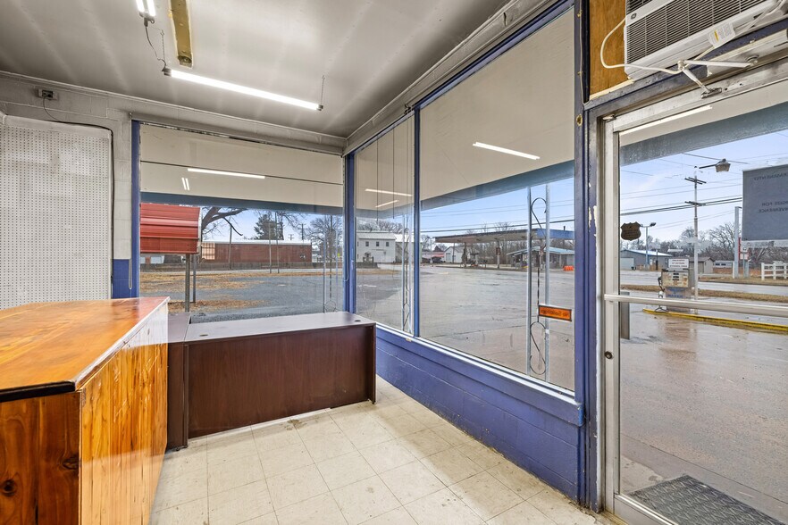 More Photos Of 16855 Oak St, Dillwyn Service For Sale