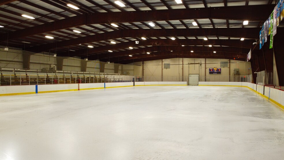 More Photos Of 2725 W Entry Rd, Baldwinsville Sports And Entertainment For Lease