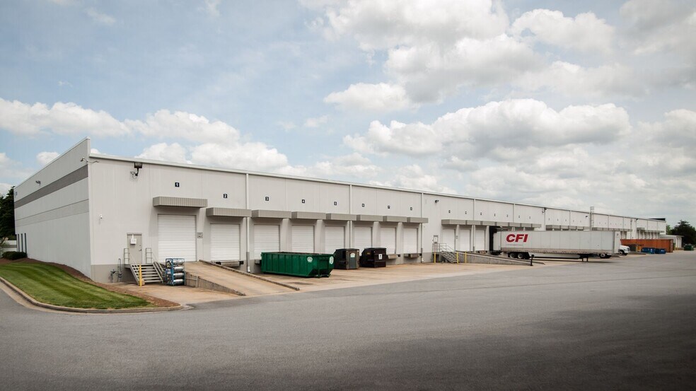 More Photos Of 560 Atlanta S Pky, College Park Unknown For Lease