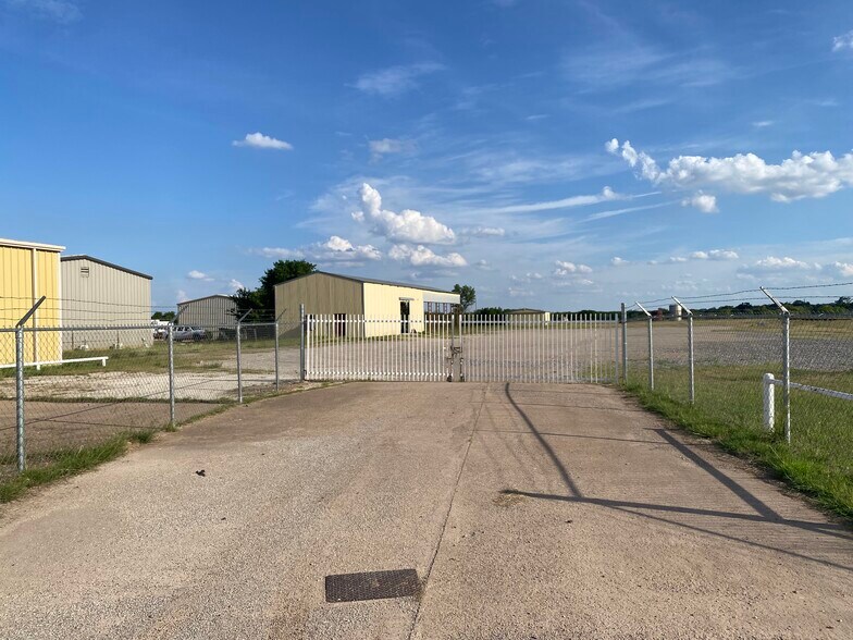 More Photos Of 8051 Seymour Hwy, Wichita Falls Warehouse For Lease