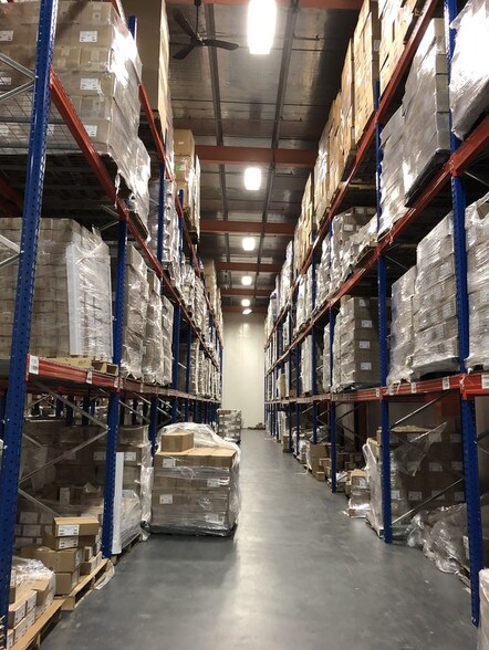 More Photos Of 40 Commercial Ave, Middletown Warehouse For Lease