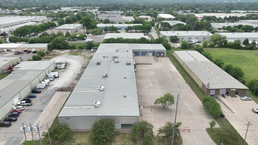 More Photos Of 2111 E 17th St, Des Moines Warehouse For Sale