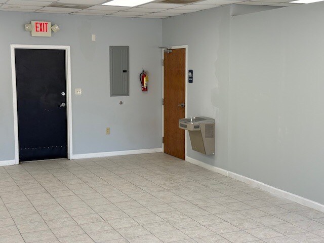 More Photos Of 5801 N Main St, Columbia Freestanding For Lease