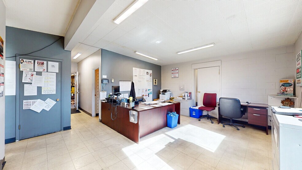 More Photos Of 662 15 St SW, Medicine Hat Industrial For Sale