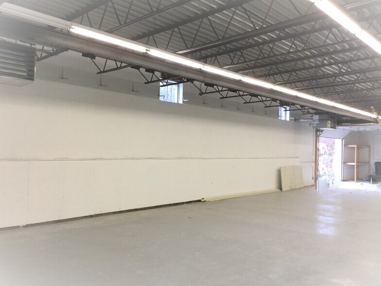 More Photos Of 25 Gramar Ave, Prospect Warehouse For Lease