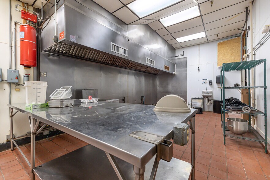 More Photos Of 128 W 8th St, Monroe General Retail For Sale