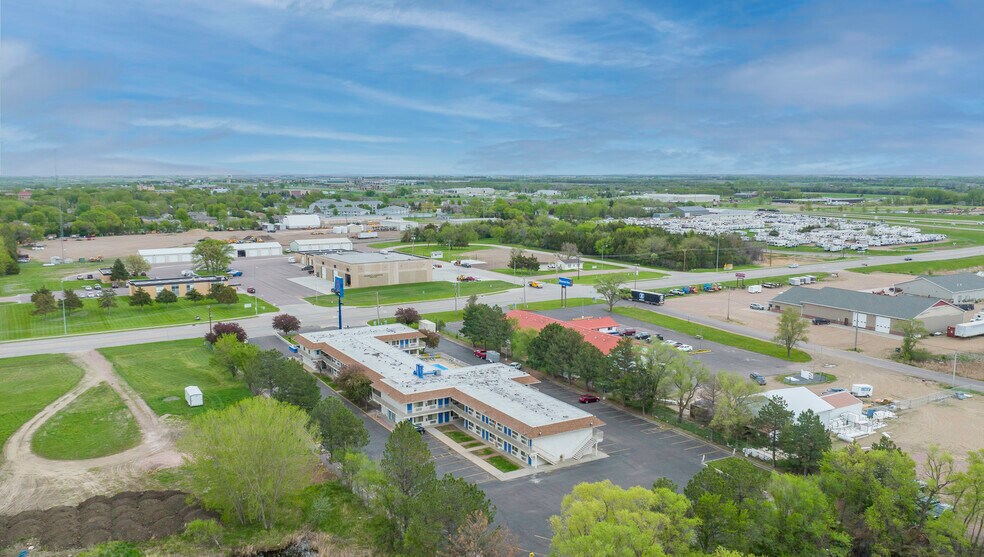 More Photos Of 1309 S Ohlman St, Mitchell Hotel For Sale