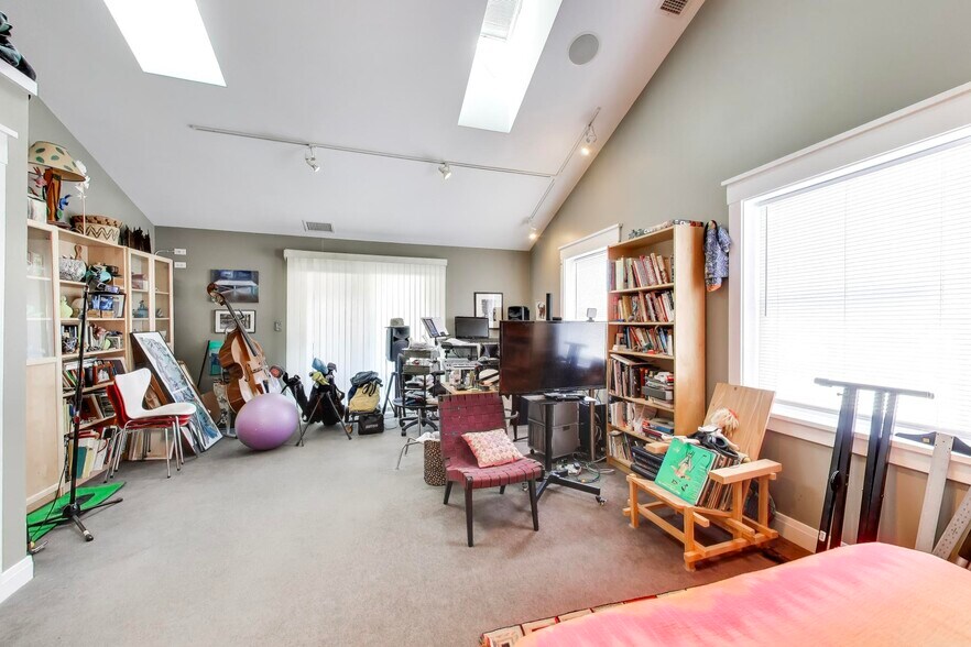 More Photos Of 1132 Florence Ave, Evanston Office Residential For Sale