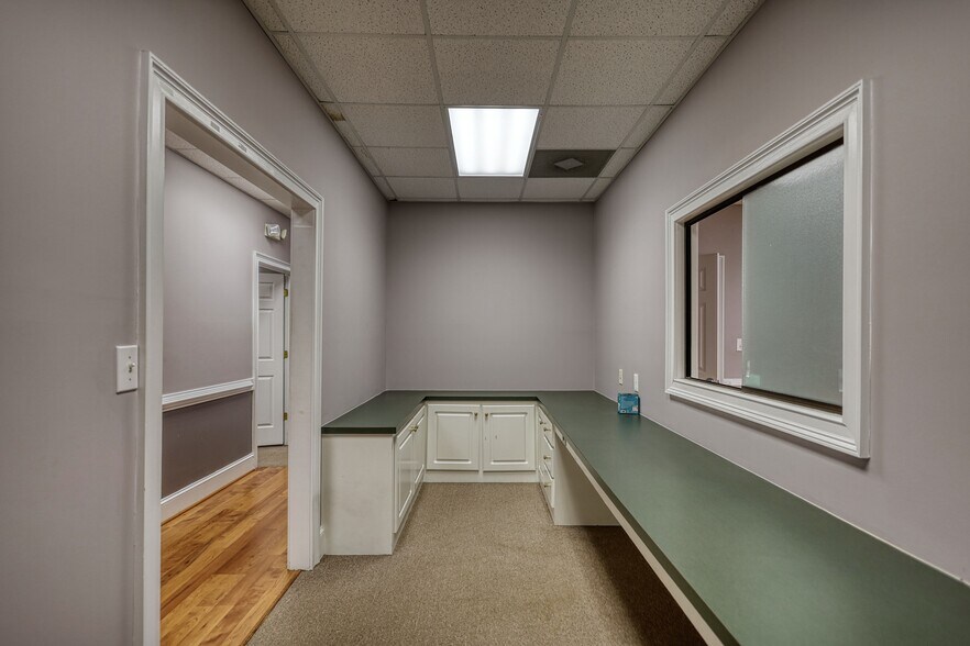 More Photos Of 1229 Royal Dr, Conyers Office For Sale