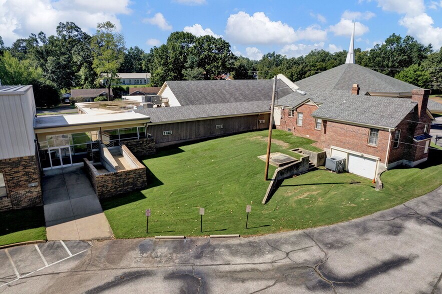 More Photos Of 3232 Covington Pike, Memphis Religious Facility For Sale