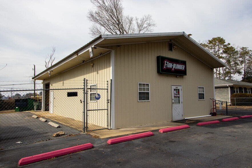 Primary Photo Of 142 Latonea Dr, Columbia Service For Sale