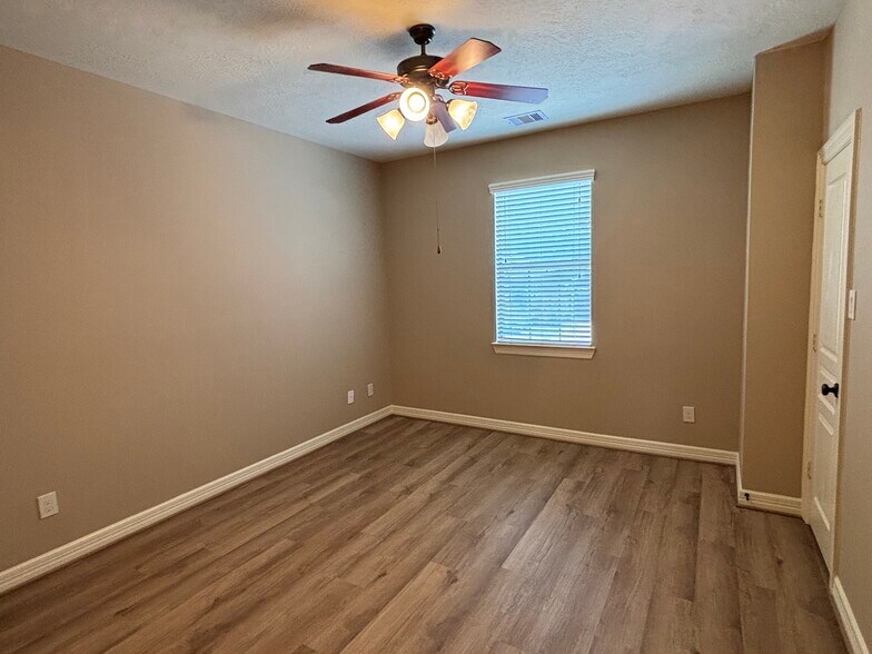 More Photos Of 215 E Luhn St, Bellville Apartments For Sale