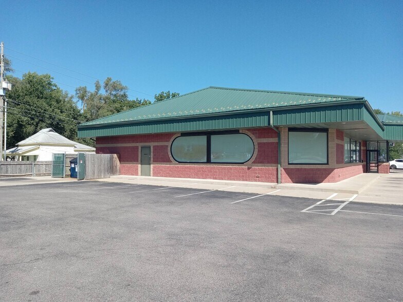 More Photos Of 1001 N Main St, Newton General Retail For Lease