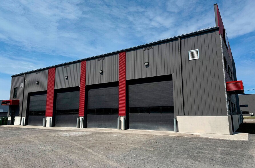 More Photos Of 21A-21B Rue Des Metiers, Lavaltrie Industrial For Lease