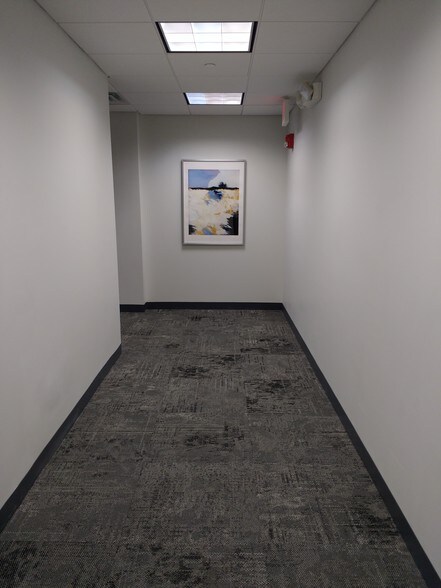 More Photos Of 160 Chapel Rd, Manchester Office For Lease