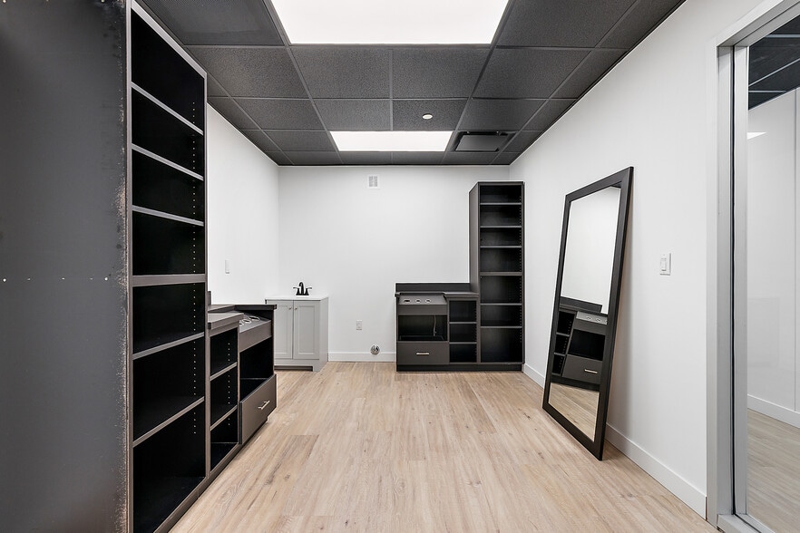 More Photos Of 801-803 W Big Beaver Rd, Troy Office For Lease