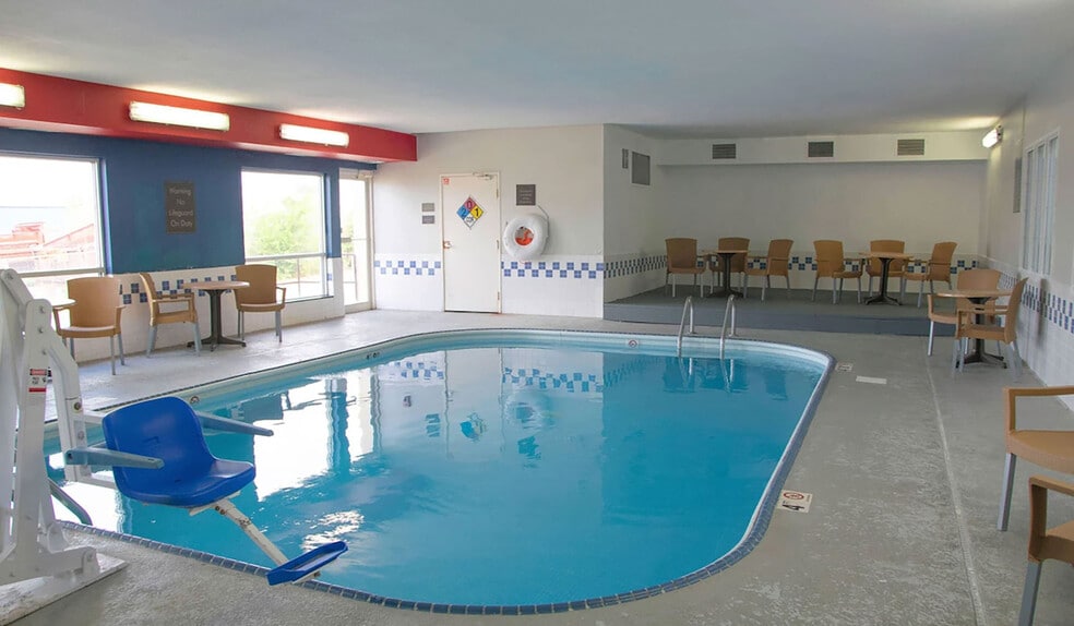 More Photos Of 214 W 9th St, Coralville Hotel For Sale