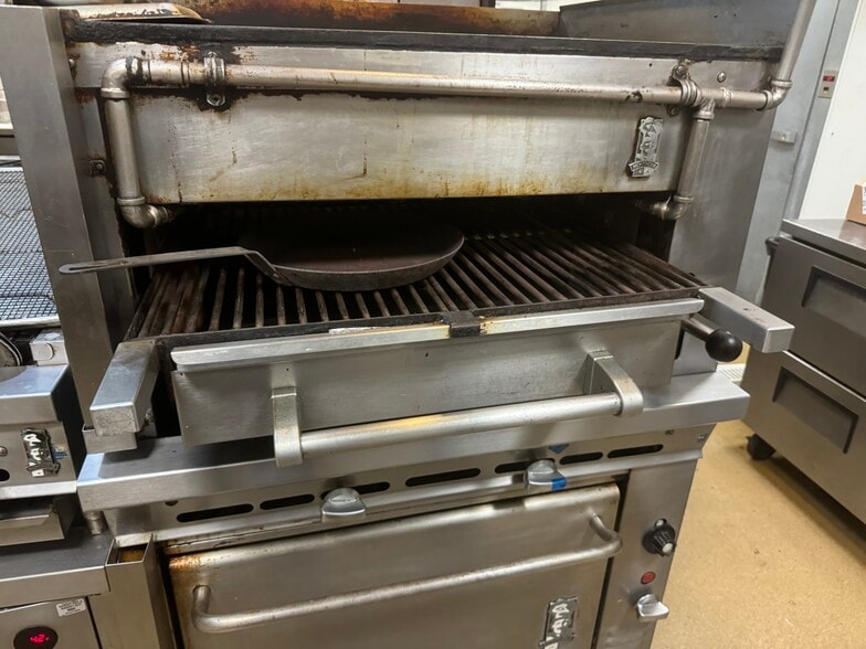 More Photos Of 5716 E 2nd St, Long Beach Restaurant For Sale