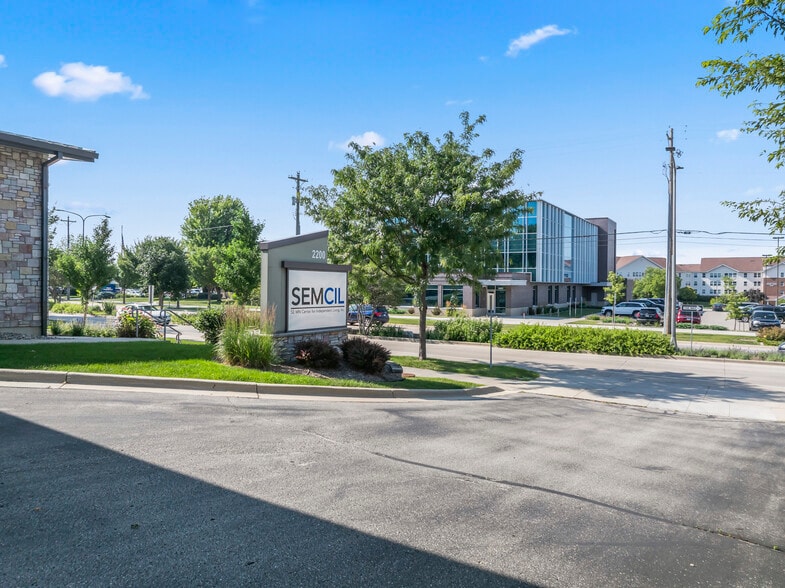 More Photos Of 2200 2nd St SW, Rochester Office For Sale