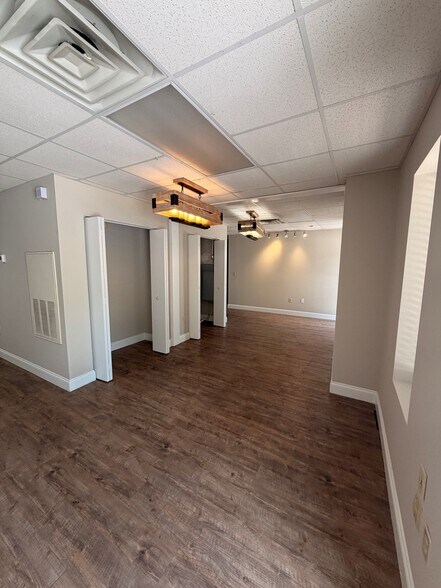 More Photos Of 4850 Collins Rd, Jacksonville Warehouse For Lease