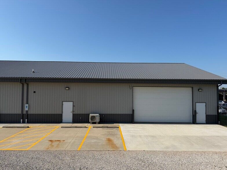 More Photos Of 2014 Cabintown Rd, Bloomington Industrial For Lease