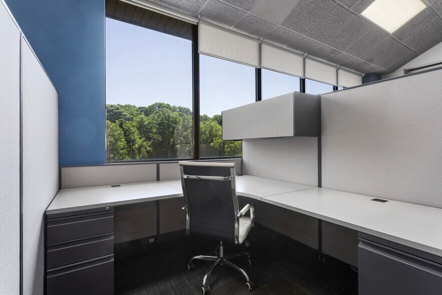 More Photos Of 4800 Lamar Ave, Mission Office For Lease