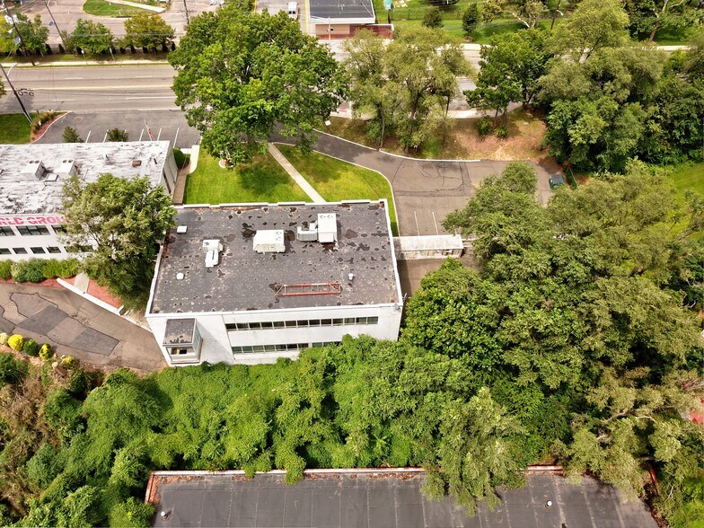 More Photos Of 550 County Ave, Secaucus Showroom For Lease