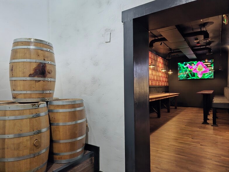 More Photos Of 1011 Front St, Evanston Restaurant For Lease