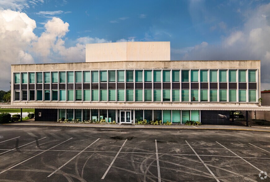 More Photos Of 800 49th St, Saint Petersburg Office For Lease