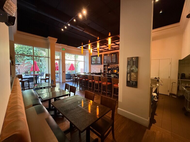 More Photos Of 128 S Beach St, Daytona Beach Apartments For Lease