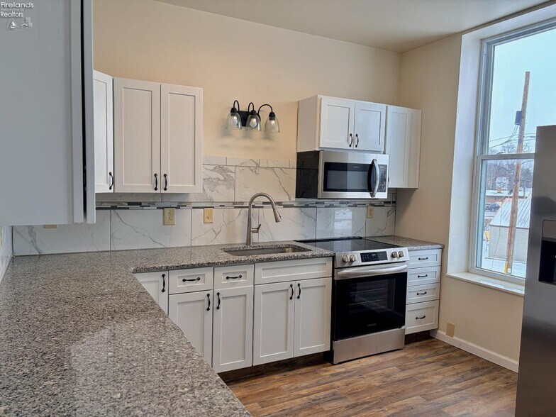 More Photos Of 110 Railroad St, Clyde Restaurant For Sale