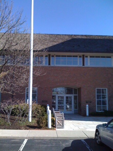 More Photos Of 920 S Waukegan Rd, Lake Forest Office For Lease