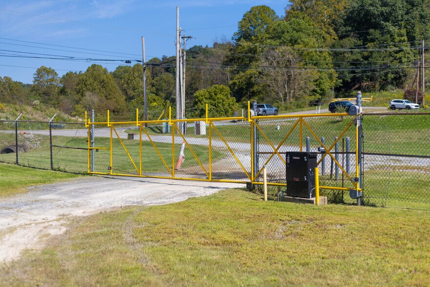 More Photos Of 622 Barnetts Run Rd, Bridgeport Self Storage For Sale