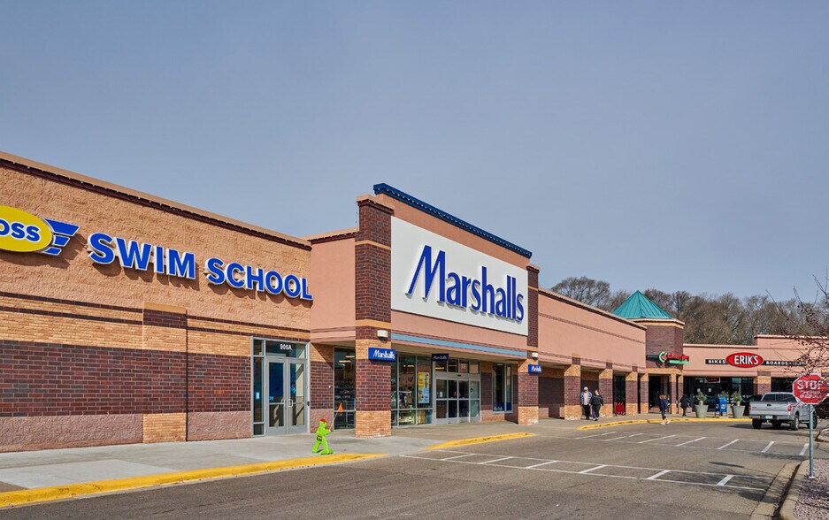 More Photos Of 905-955 E County Rd E, Vadnais Heights General Retail For Lease