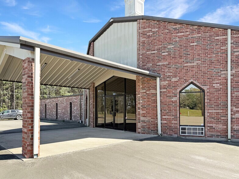 More Photos Of 1578 Hammond st, Hornbeck Religious Facility For Sale