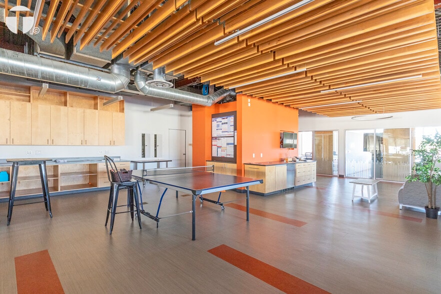 More Photos Of 2401-2407 J St, Sacramento Loft Creative Space For Lease