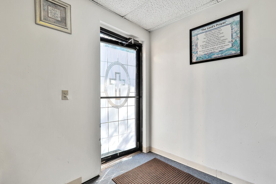 More Photos Of 8428 New Kings Rd, Jacksonville Storefront Retail Office For Lease