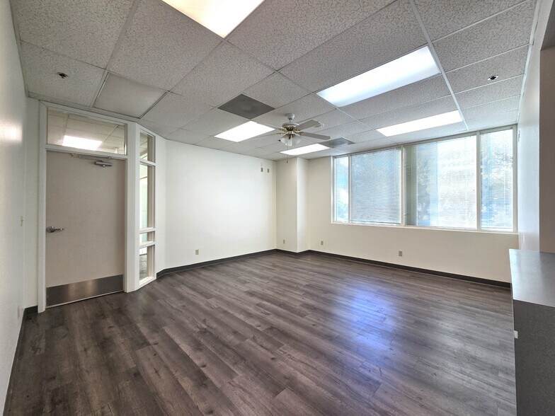 More Photos Of 300 Old River Rd, Bakersfield Medical For Lease
