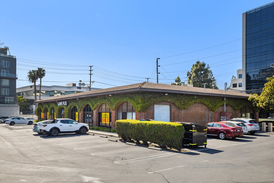 More Photos Of 2012 S Bundy Dr, Los Angeles Freestanding For Lease