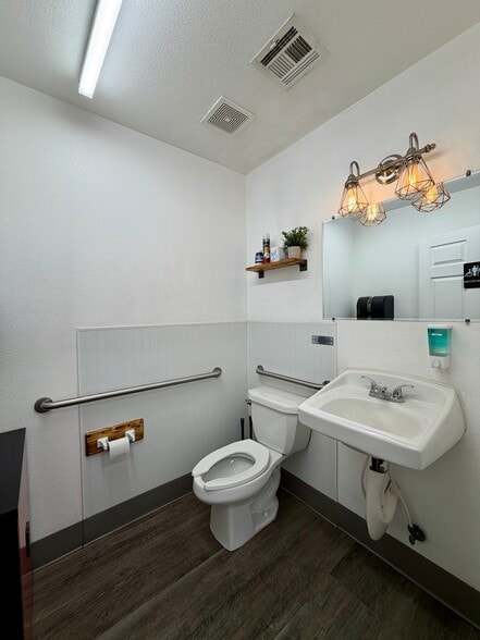 More Photos Of 213 W Hobsonway, Blythe Office Residential For Sale