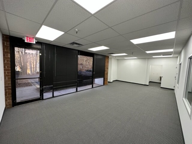 More Photos Of 997 Mansell Rd, Roswell Light Distribution For Lease