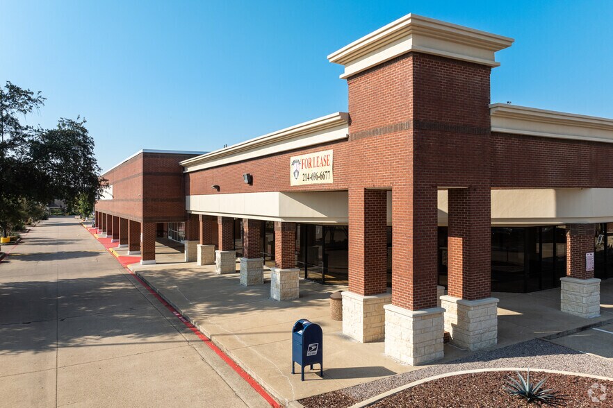 More Photos Of 901 N Polk St, DeSoto General Retail For Lease