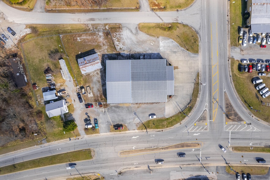 More Photos Of 25 Woodbury Hwy, Manchester Freestanding For Lease