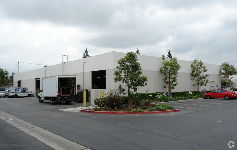 More Photos Of 1414-1420 N Batavia St, Orange Light Manufacturing For Lease
