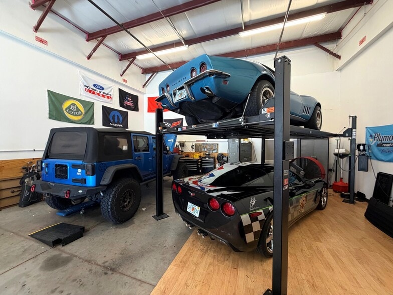 More Photos Of 3945 Tollhouse Dr, Naples Warehouse For Sale