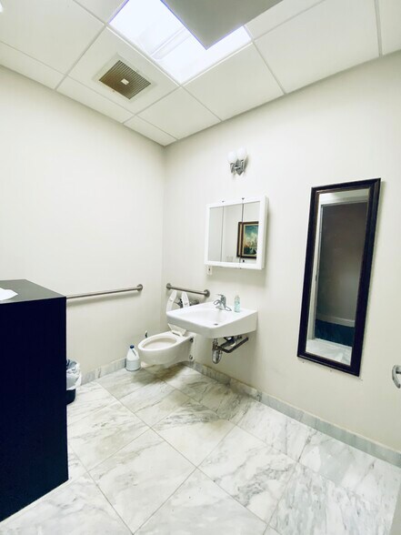 More Photos Of 34-36 W 44th St, New York Medical For Sale