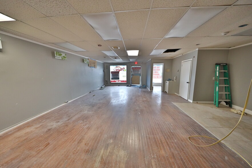 More Photos Of 301-303 S Salem St, Dover Freestanding For Lease