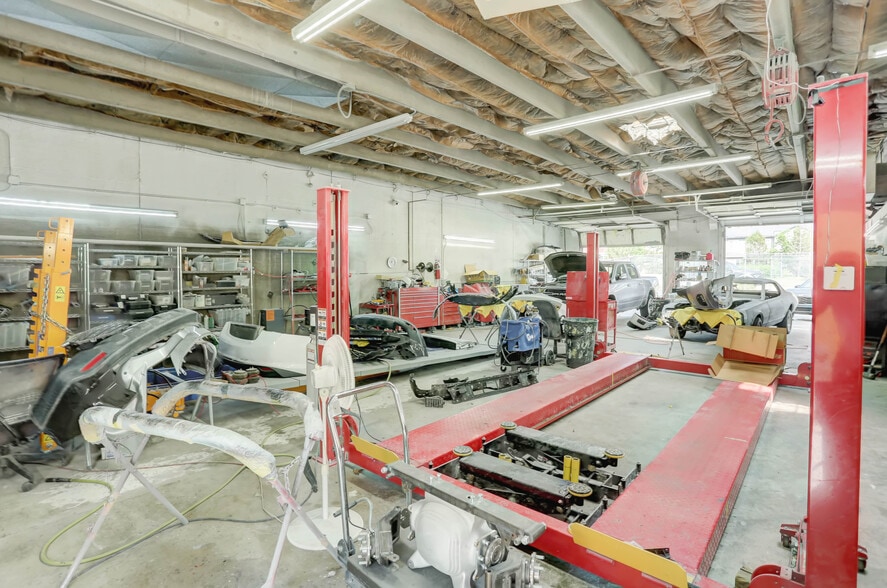 More Photos Of 8537 S Reed St, Littleton Auto Repair For Sale