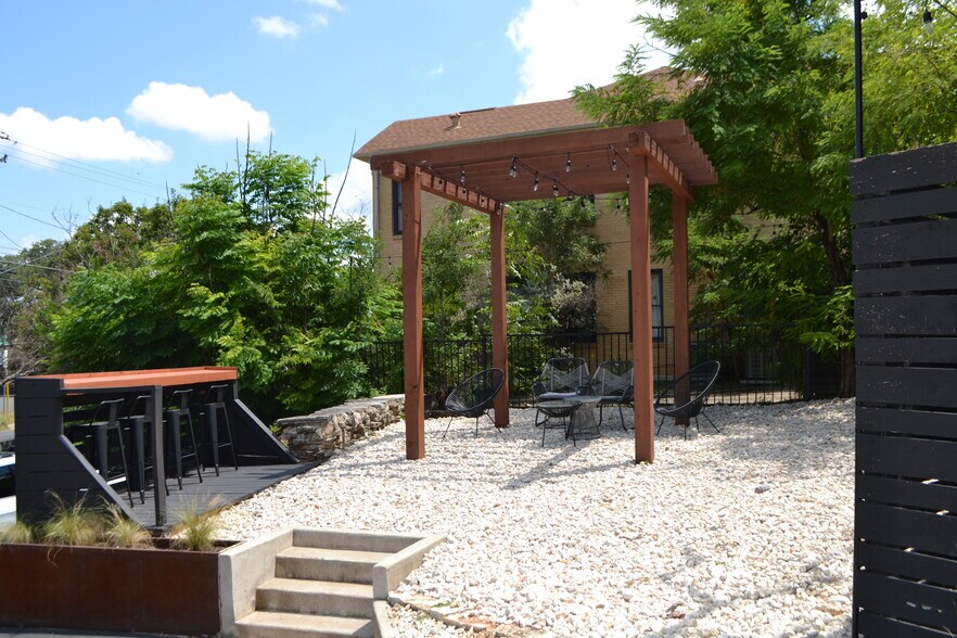 More Photos Of 201 Academy Dr, Austin Apartments For Sale