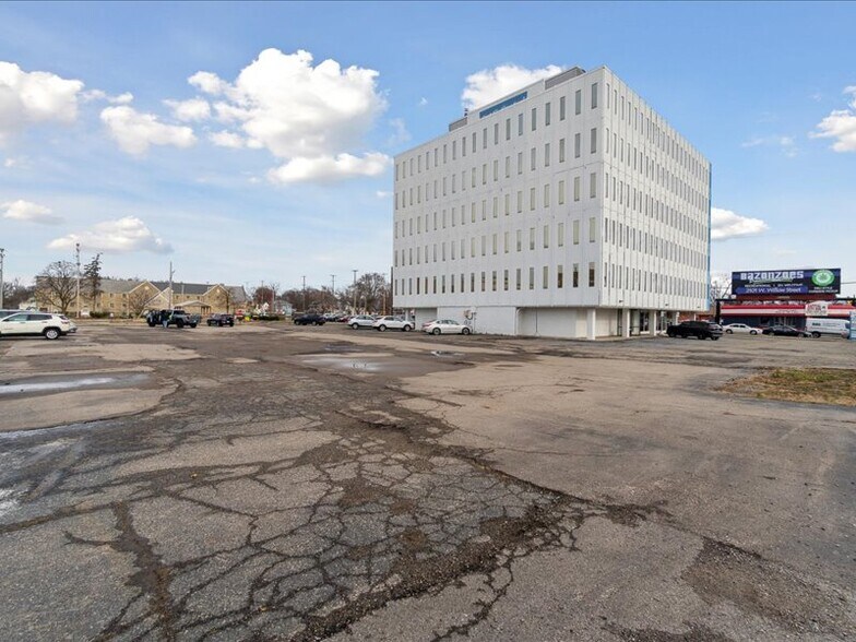 More Photos Of 1100 W Saginaw St, Lansing Medical For Sale